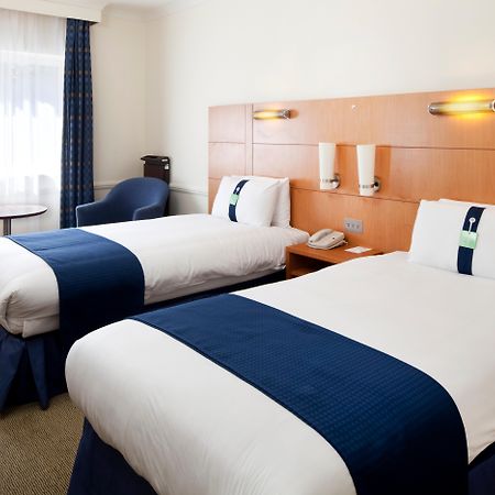 Holiday Inn Guildford By Ihg Esterno foto