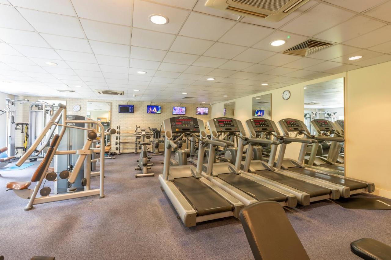 Holiday Inn Guildford By Ihg Esterno foto