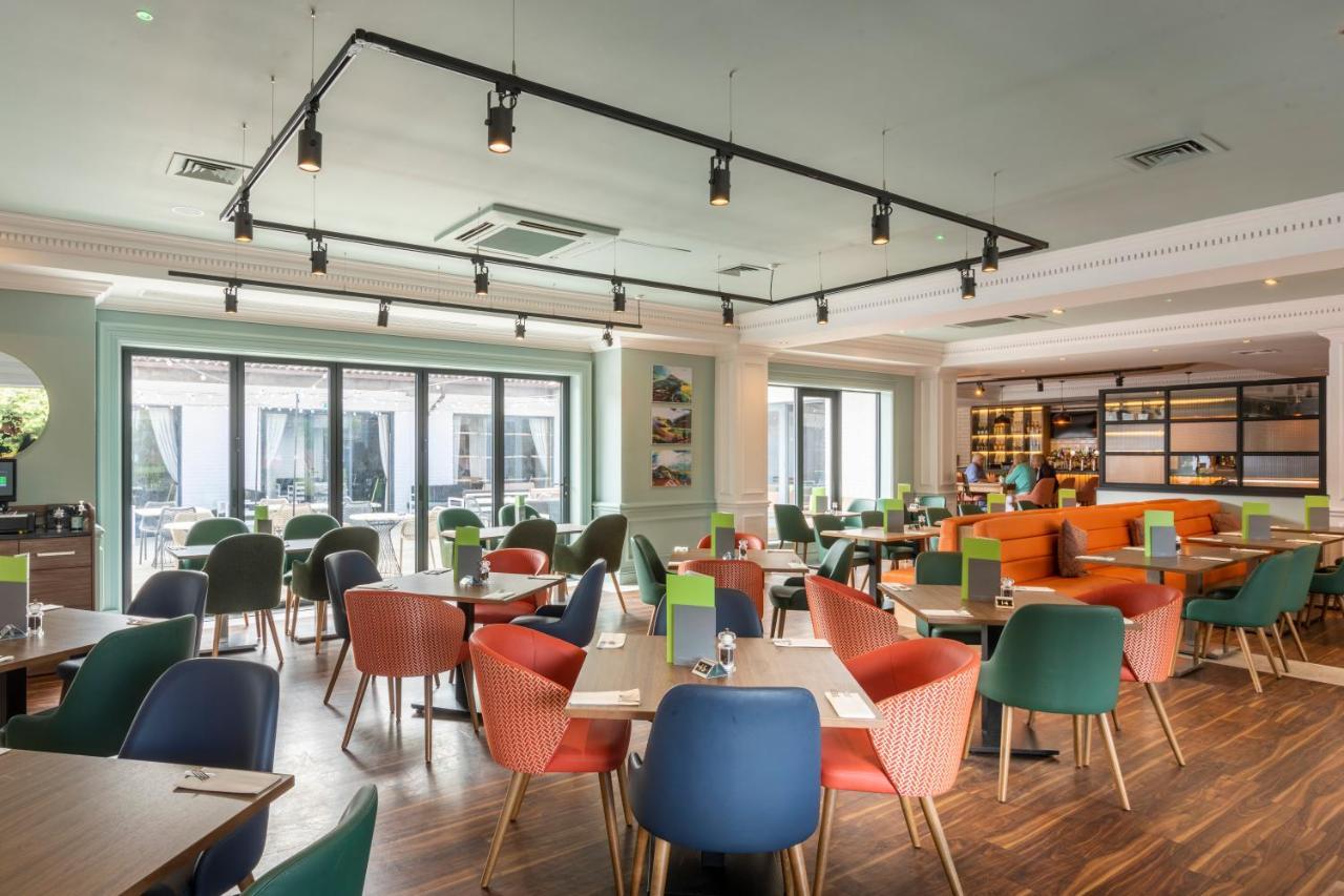 Holiday Inn Guildford By Ihg Esterno foto