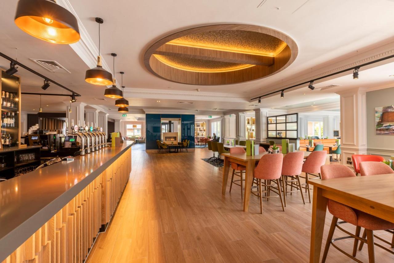 Holiday Inn Guildford By Ihg Esterno foto