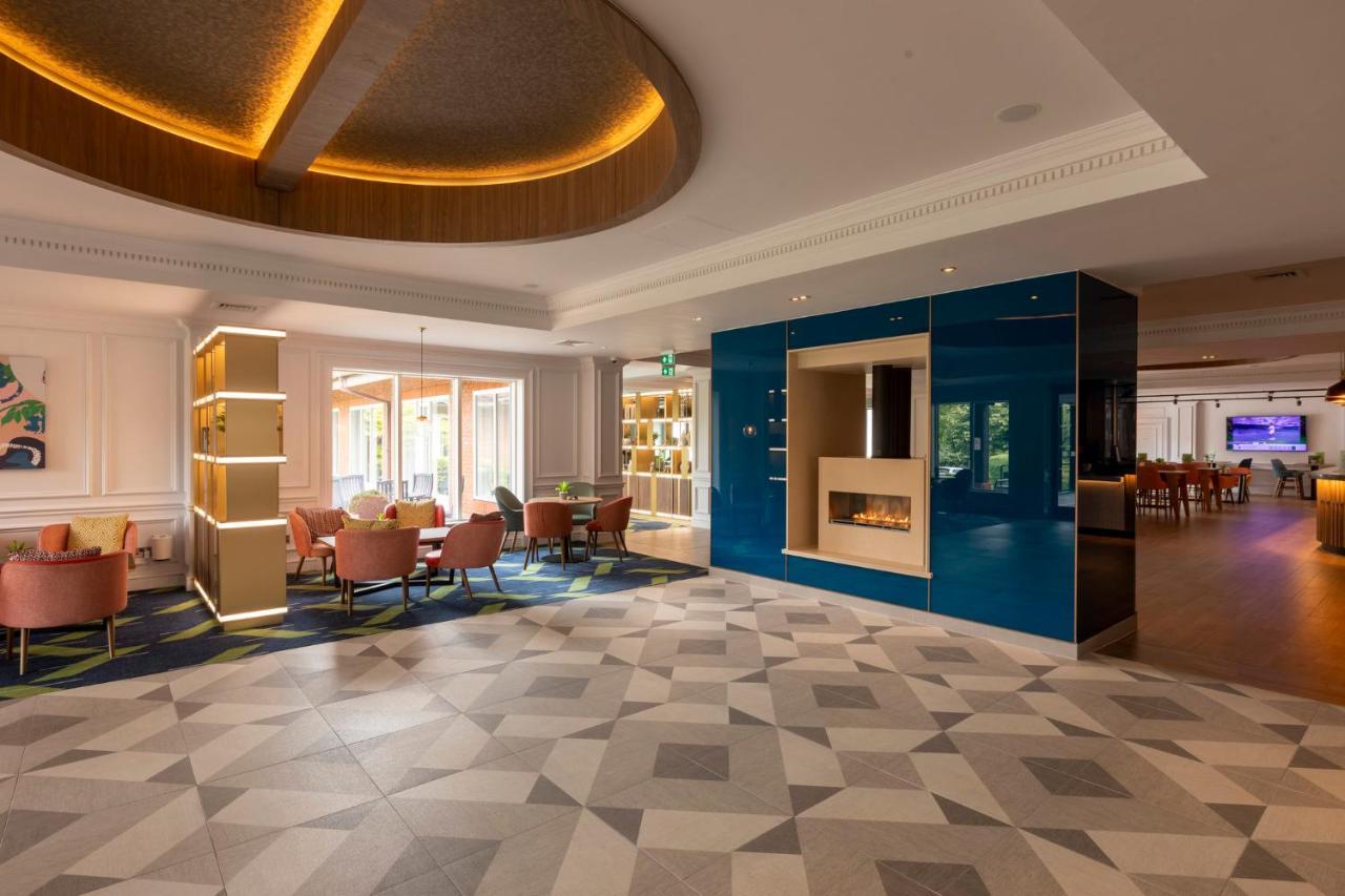 Holiday Inn Guildford By Ihg Esterno foto