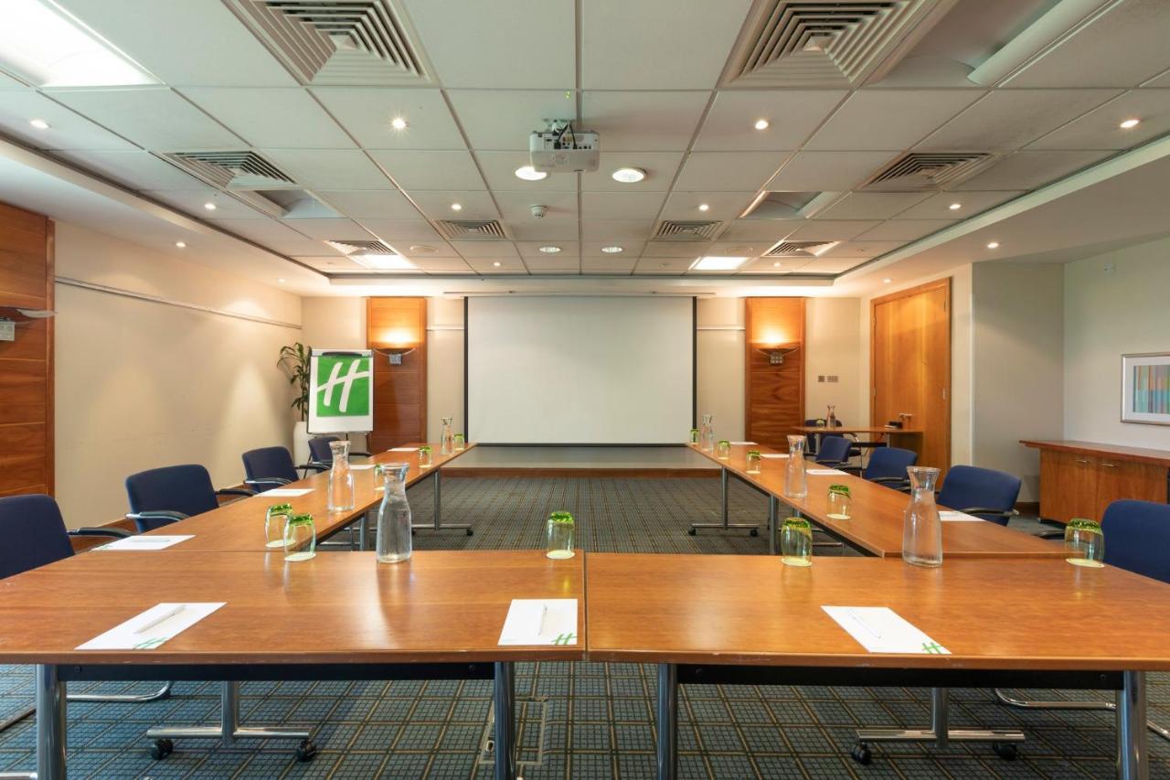 Holiday Inn Guildford By Ihg Esterno foto