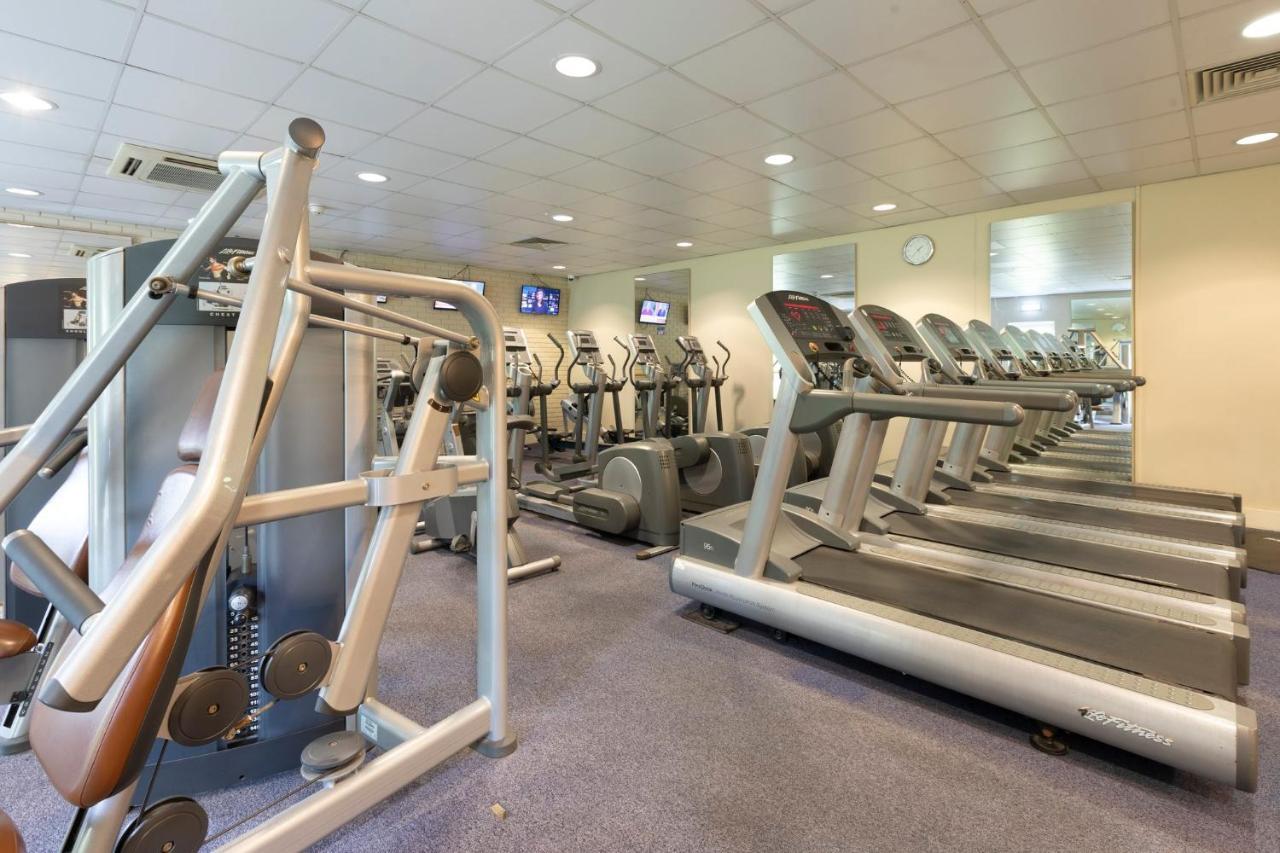 Holiday Inn Guildford By Ihg Esterno foto