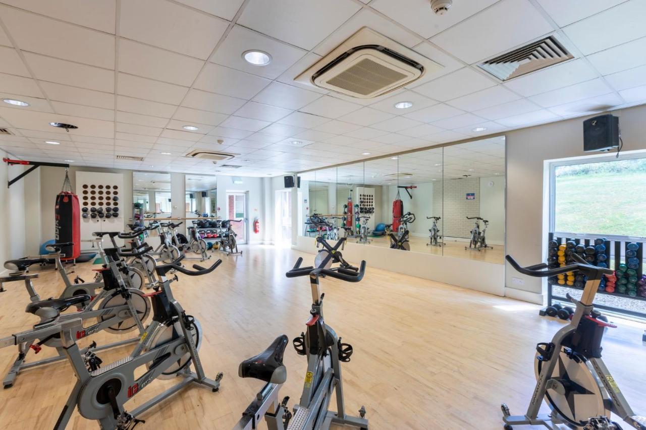 Holiday Inn Guildford By Ihg Esterno foto