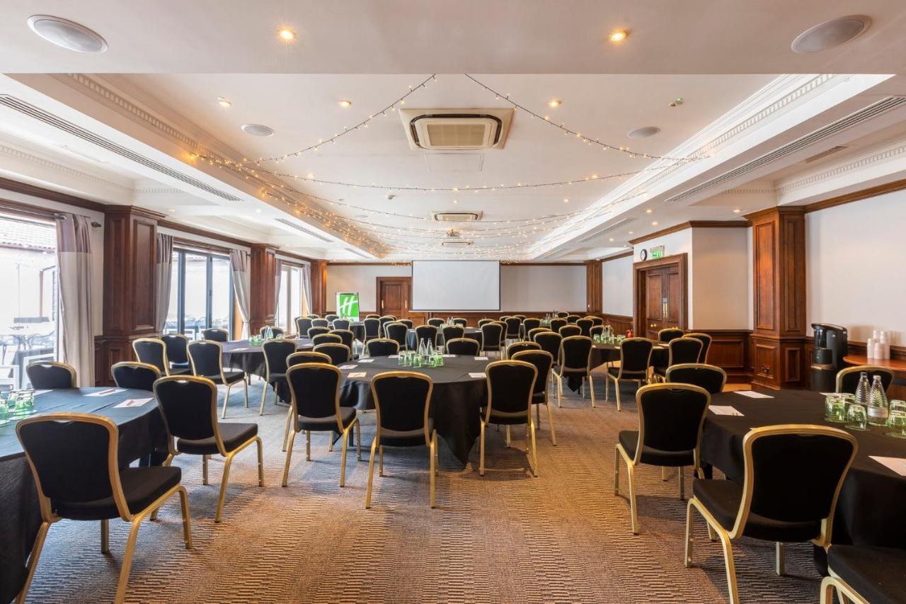 Holiday Inn Guildford By Ihg Esterno foto