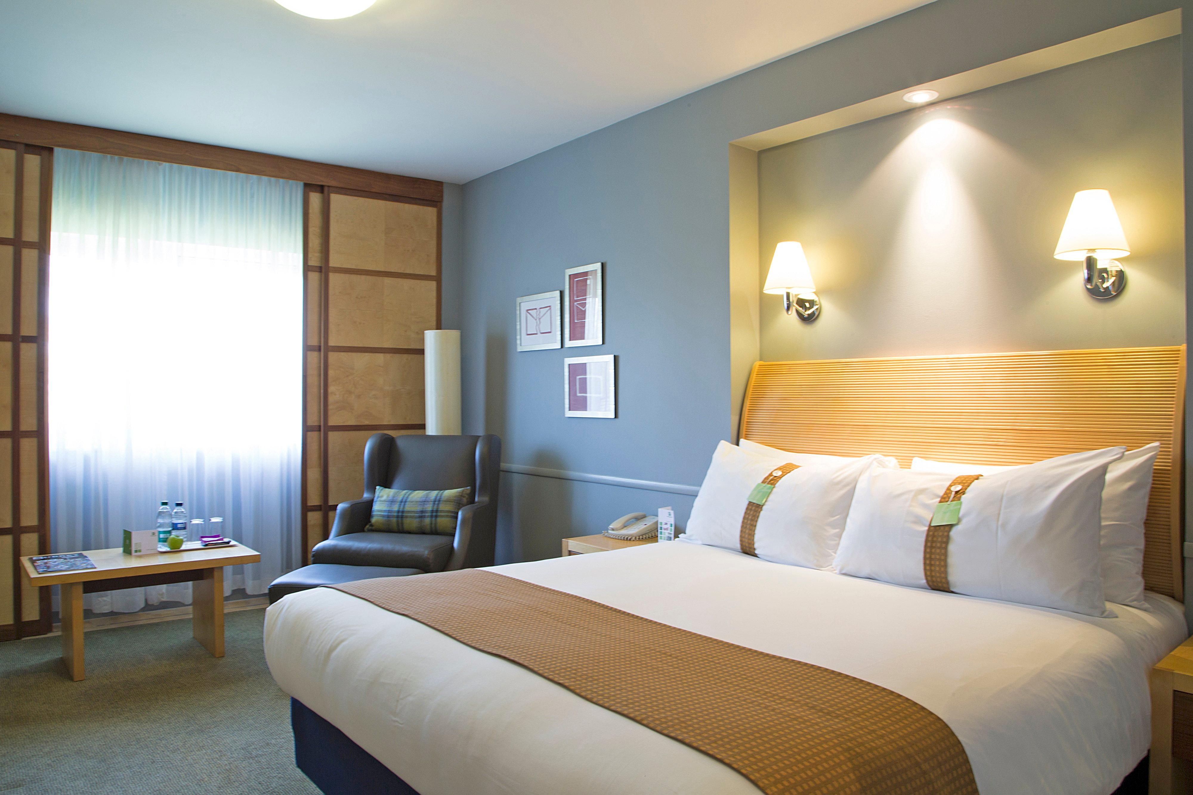 Holiday Inn Guildford By Ihg Esterno foto