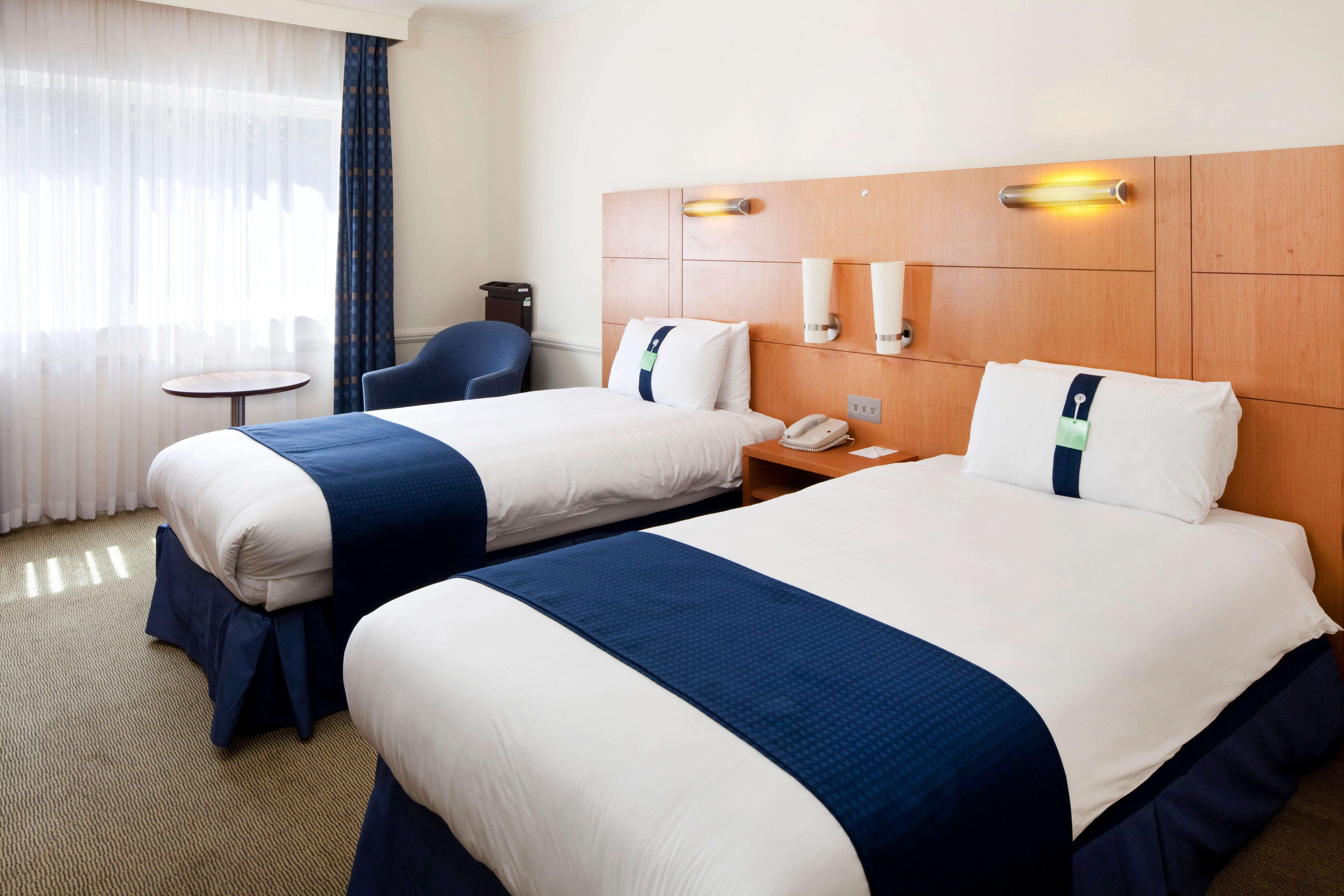 Holiday Inn Guildford By Ihg Esterno foto