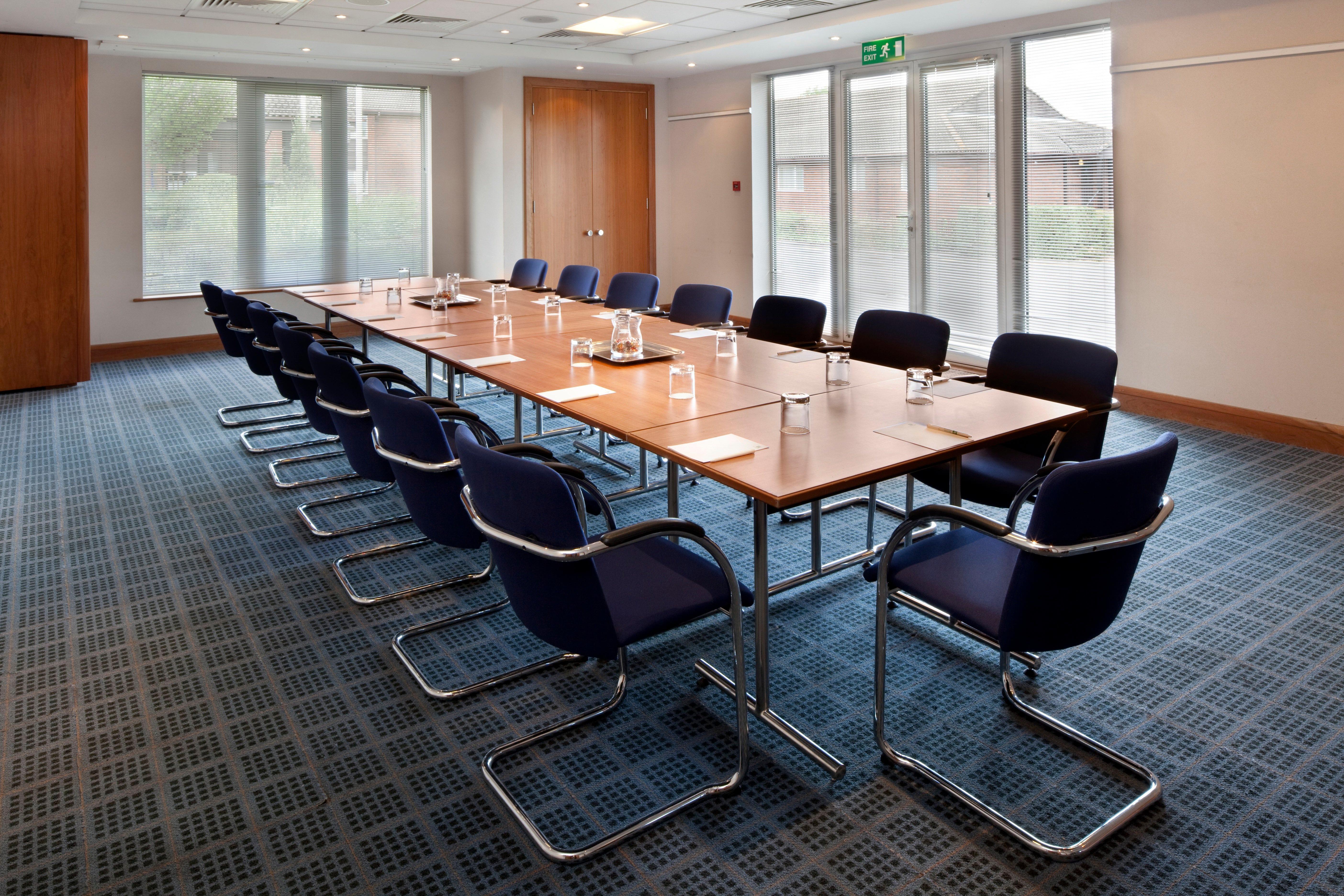 Holiday Inn Guildford By Ihg Esterno foto