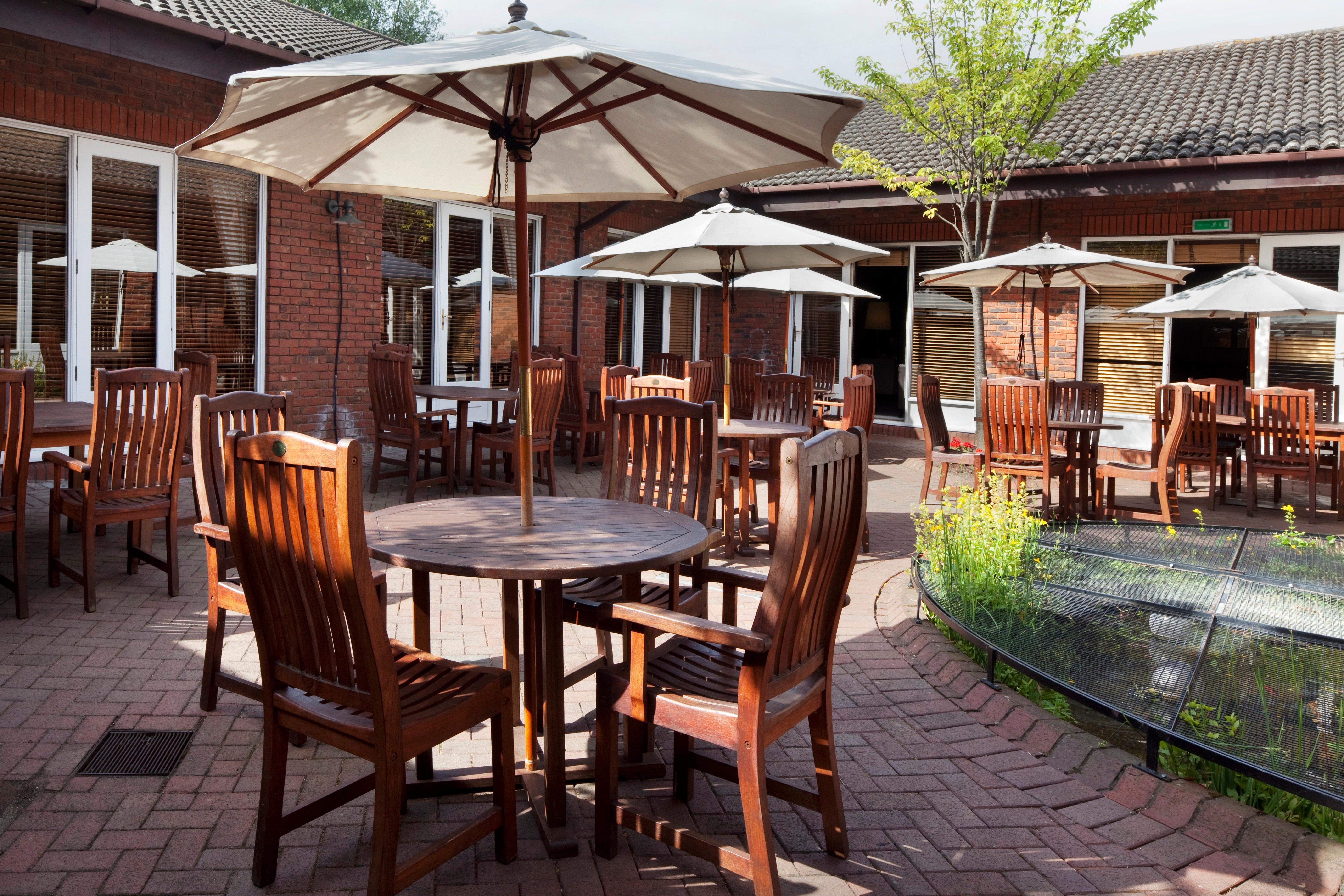 Holiday Inn Guildford By Ihg Esterno foto