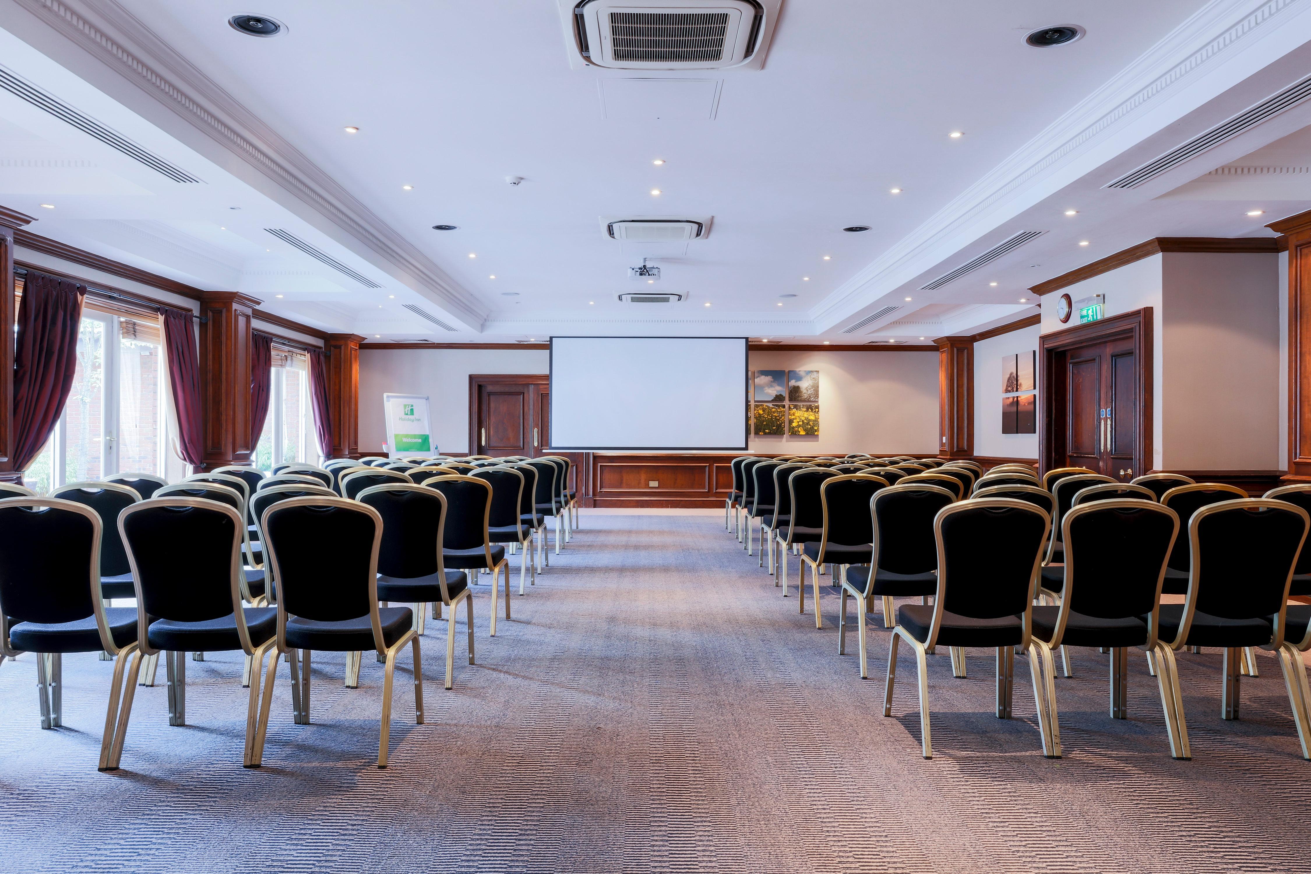 Holiday Inn Guildford By Ihg Esterno foto