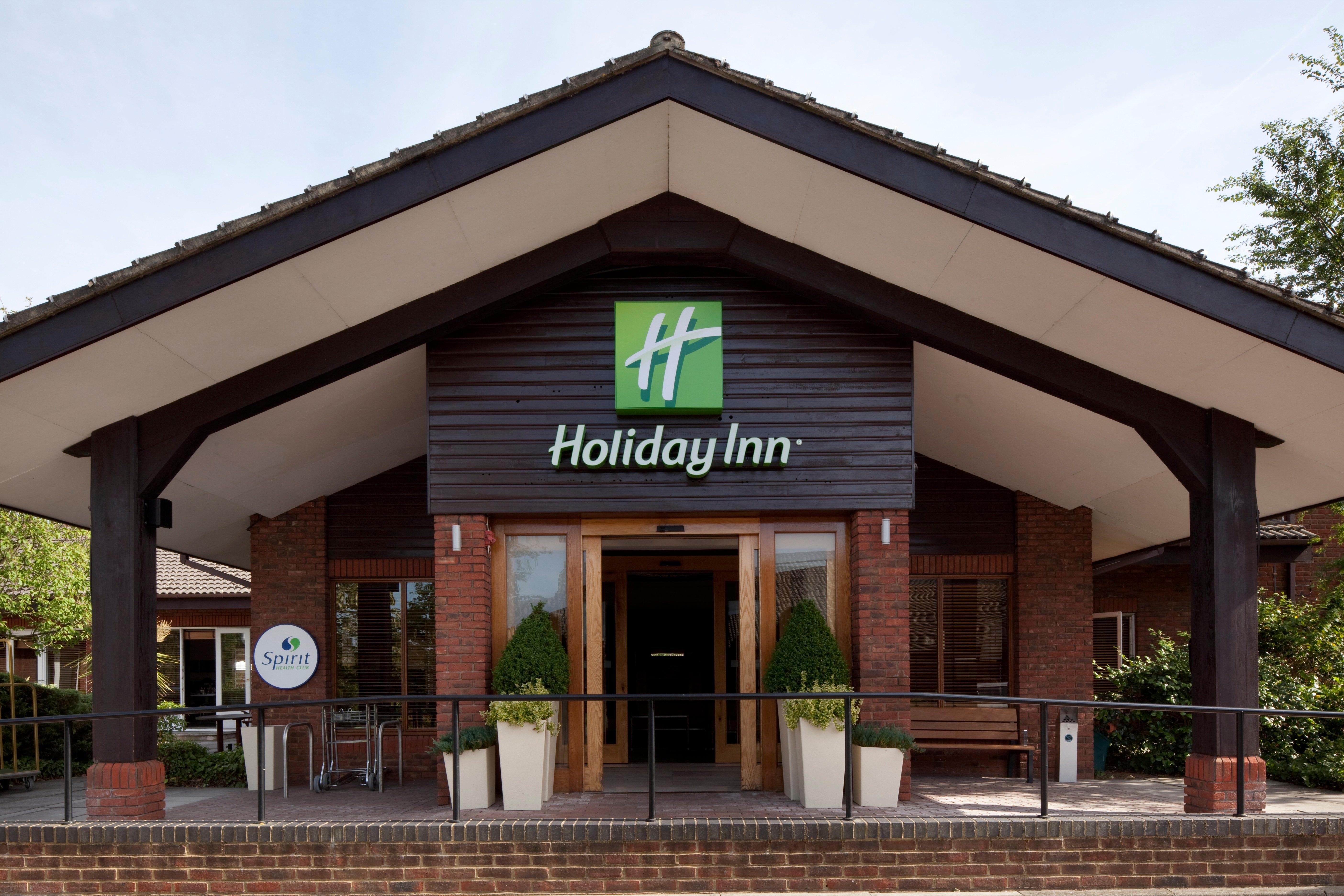 Holiday Inn Guildford By Ihg Esterno foto
