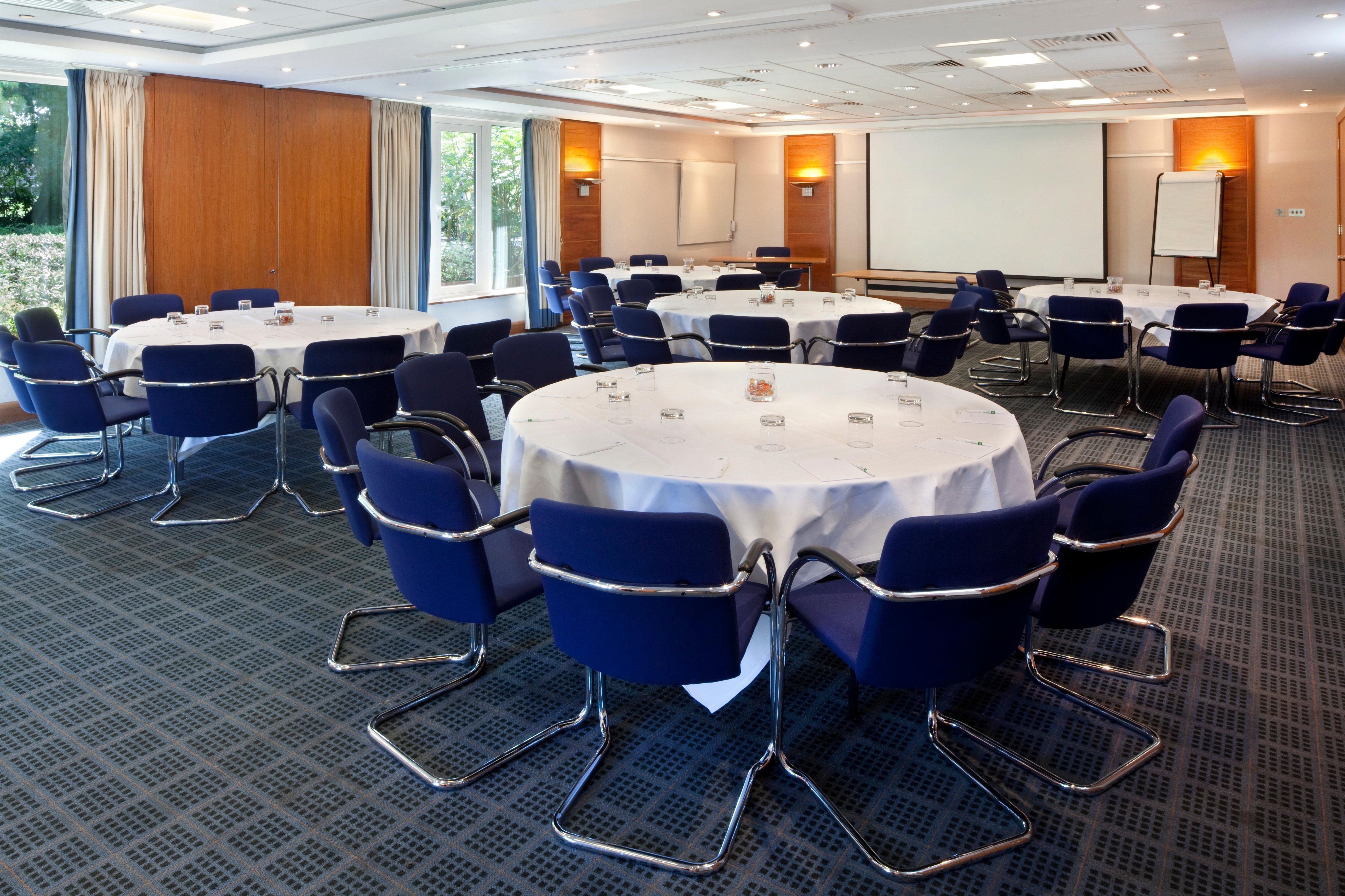 Holiday Inn Guildford By Ihg Esterno foto