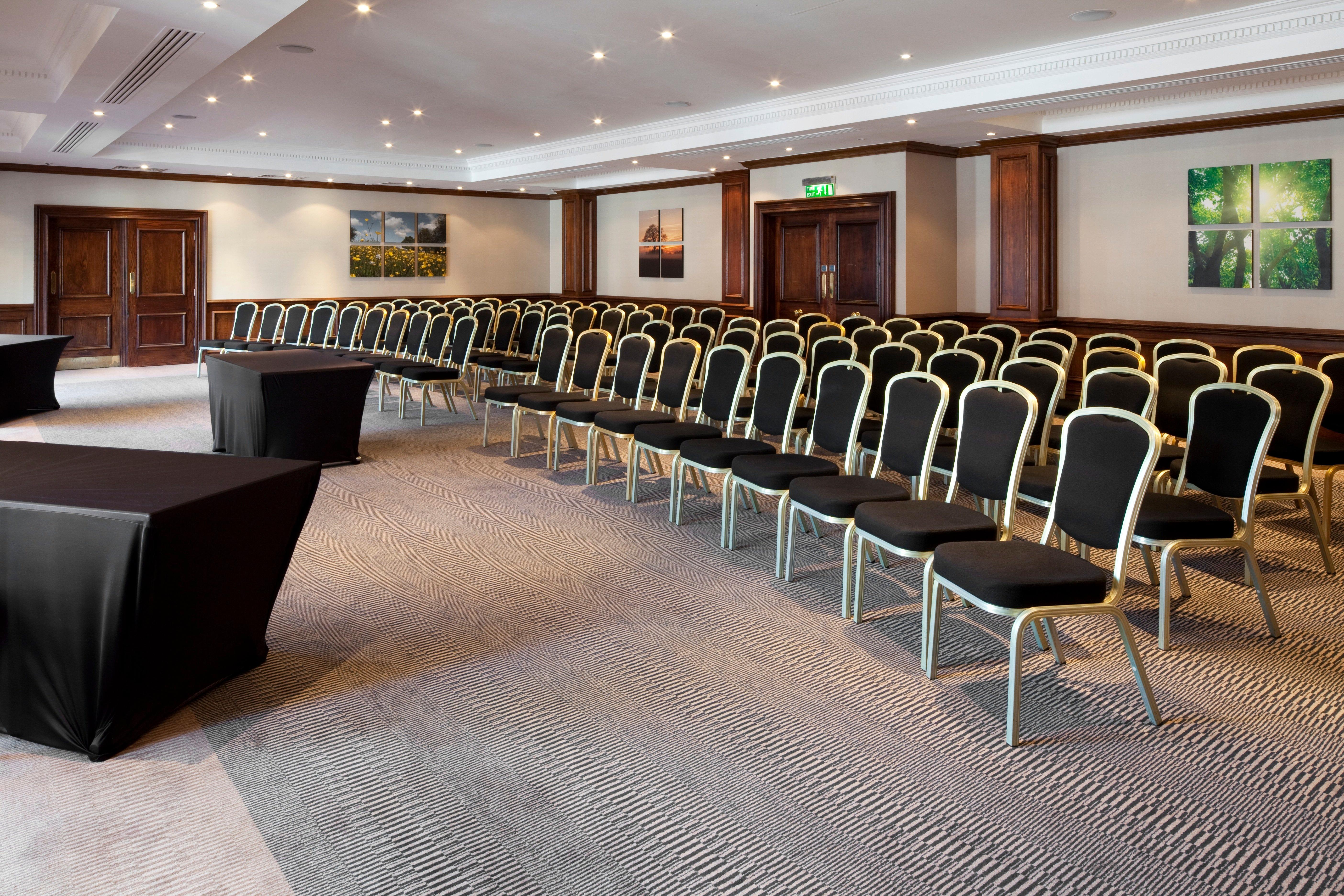 Holiday Inn Guildford By Ihg Esterno foto