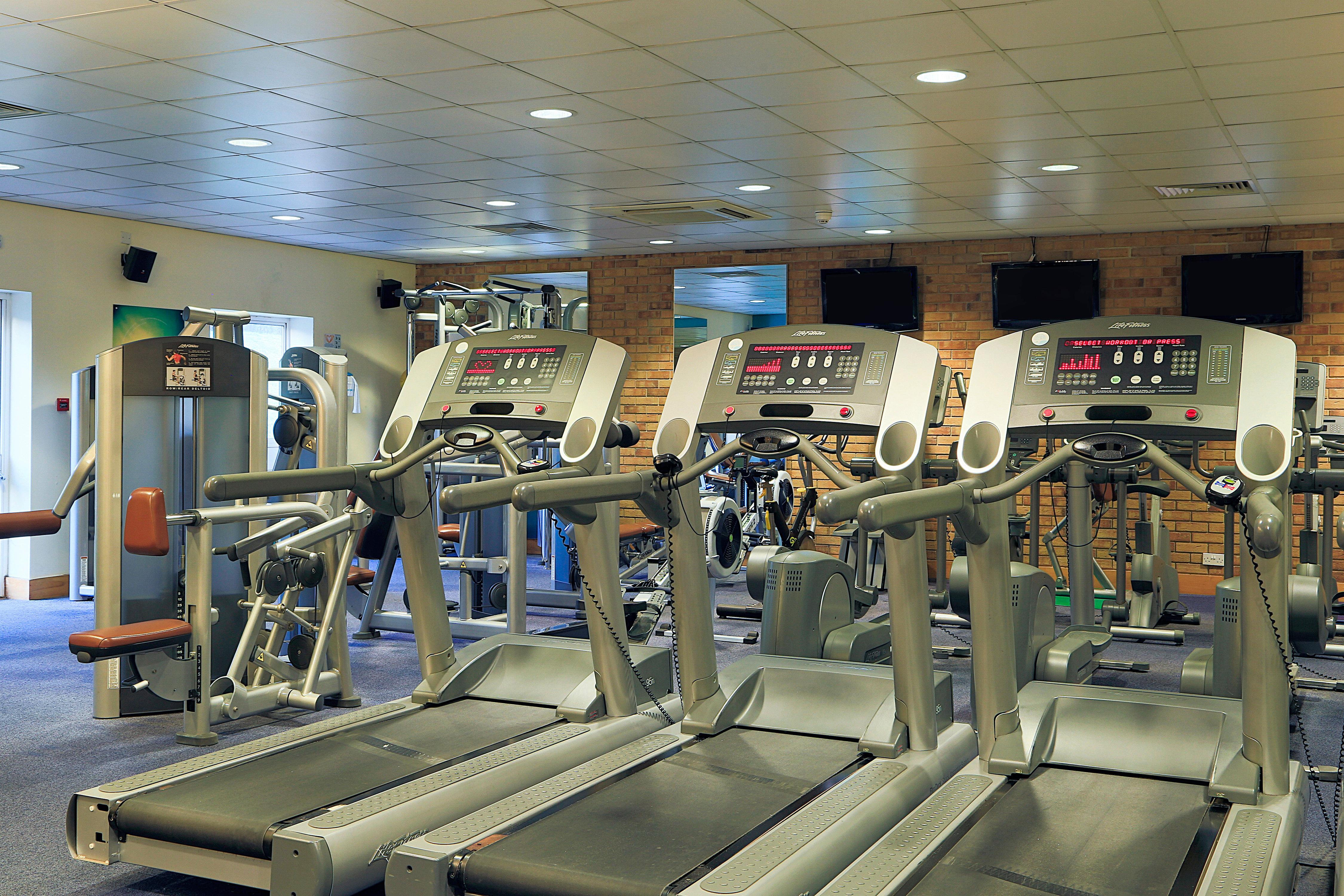 Holiday Inn Guildford By Ihg Esterno foto