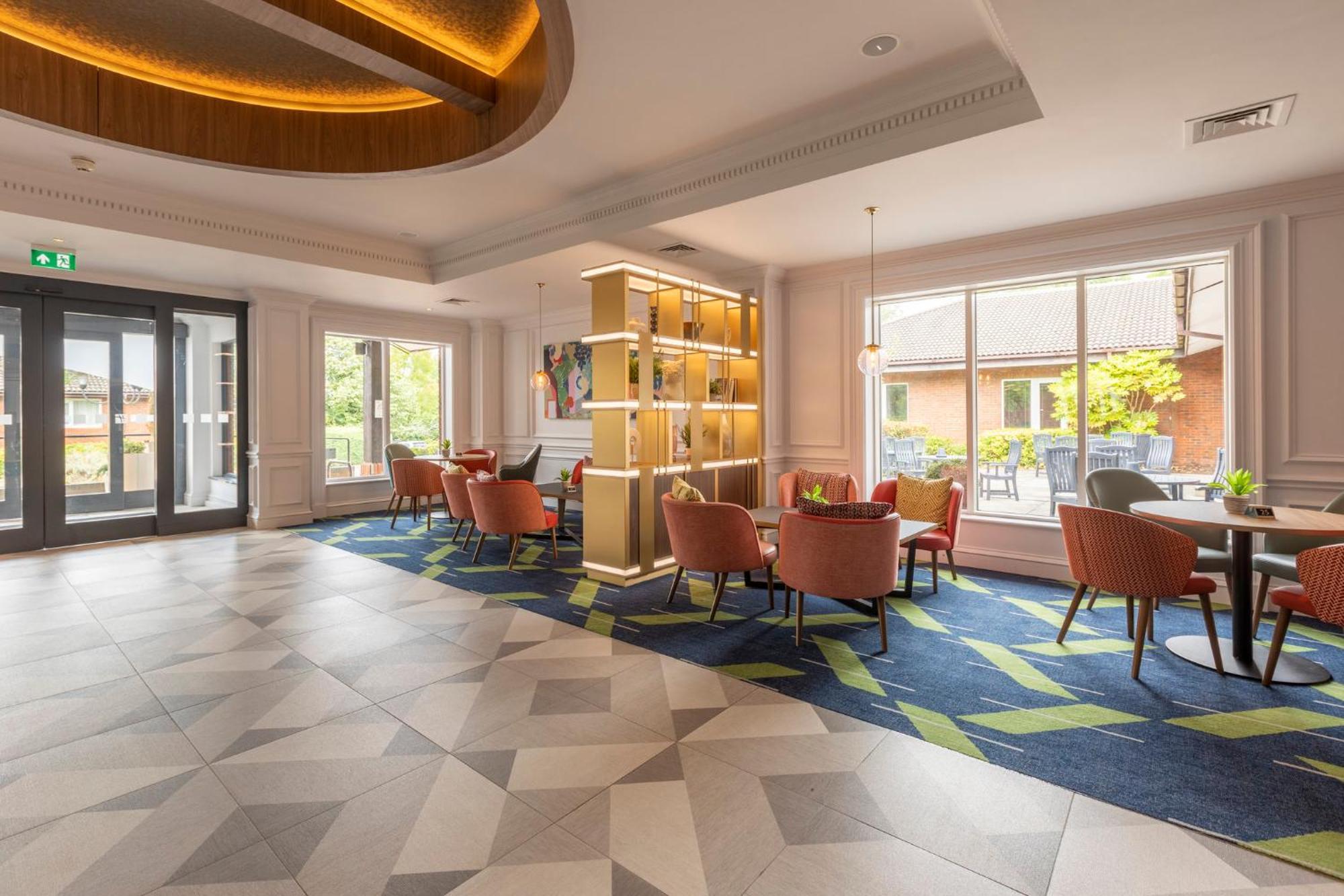 Holiday Inn Guildford By Ihg Esterno foto