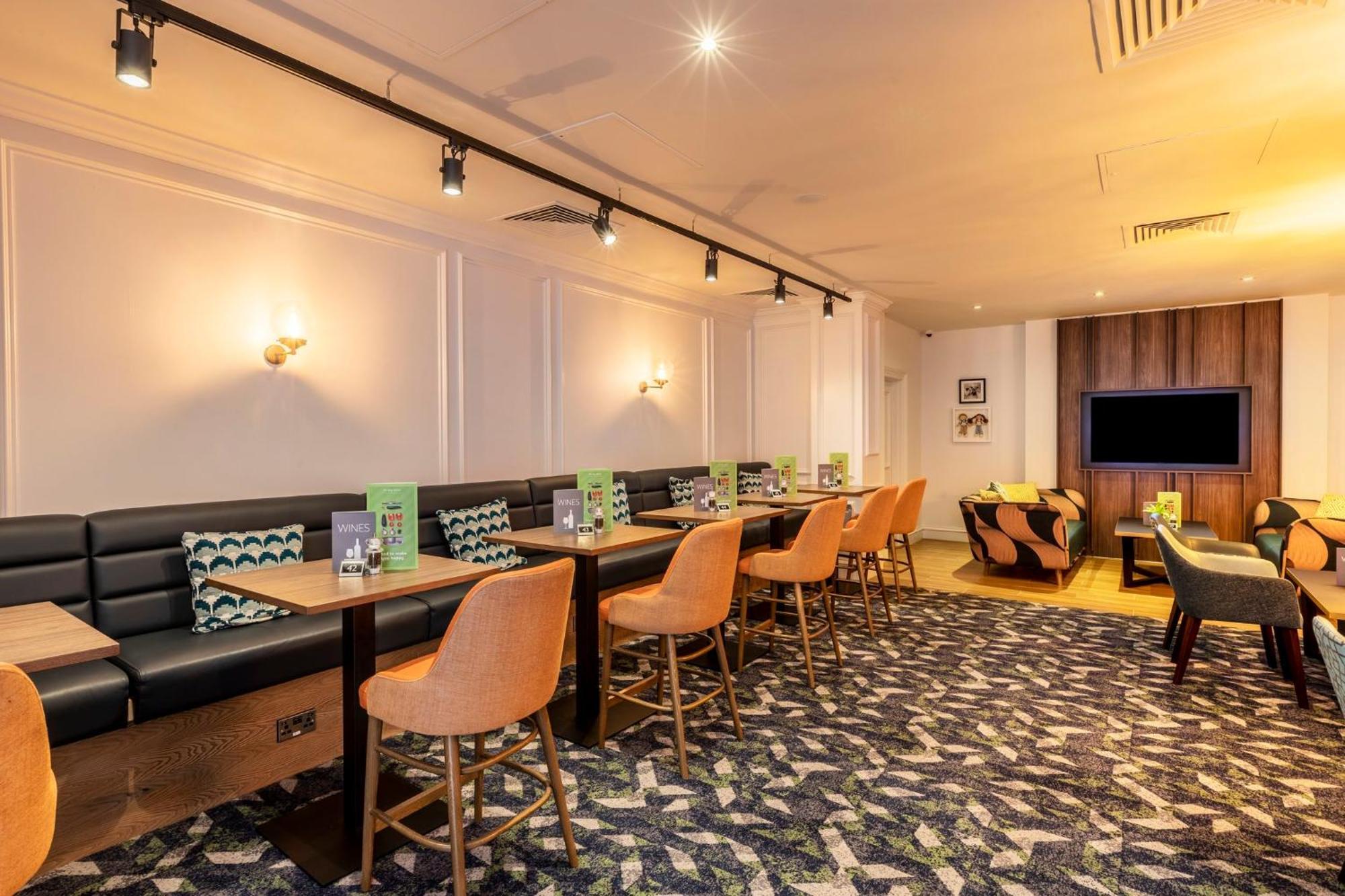 Holiday Inn Guildford By Ihg Esterno foto